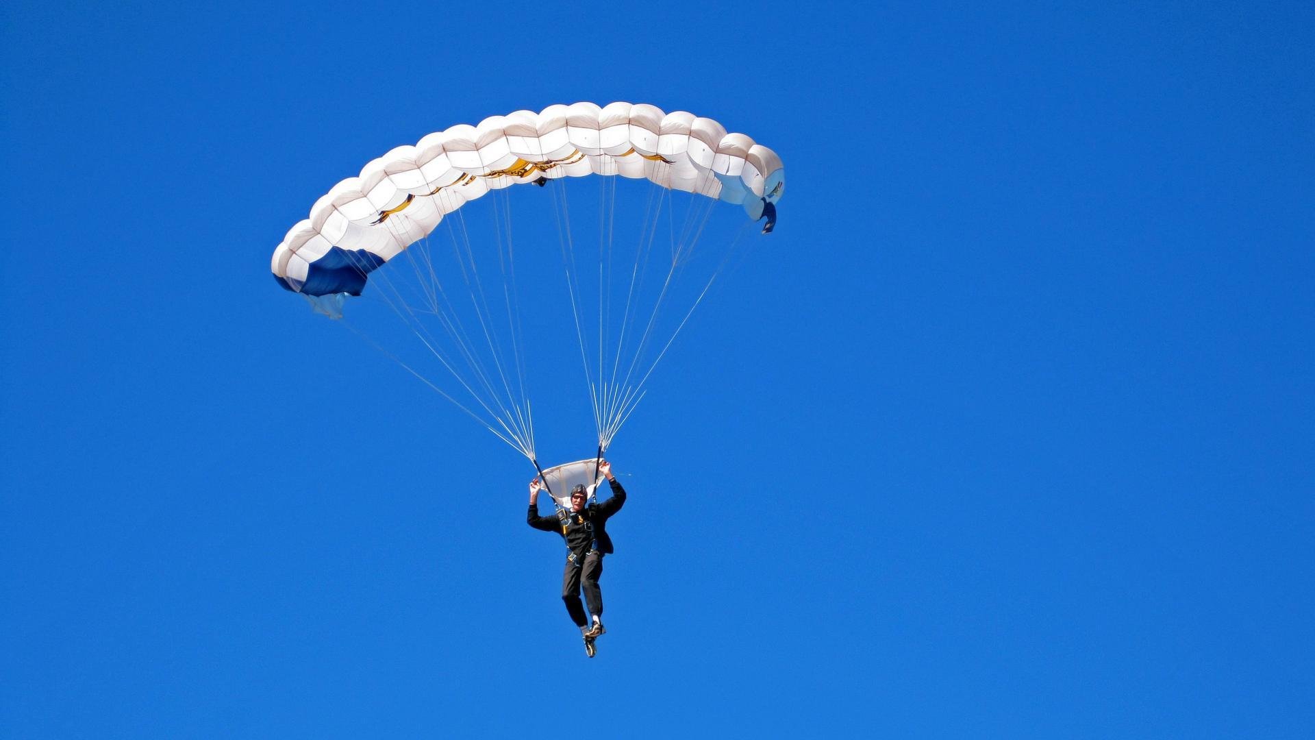 “历史回顾：联盟最激烈的总决赛瞬间”，lol总决赛历史